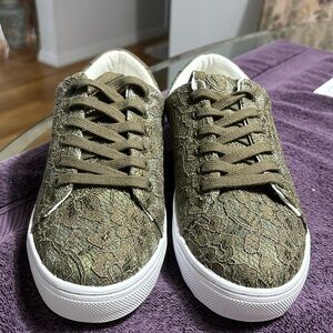 Isaac Mizrahi Live! Fabric Green Sneakers in Size 9.5